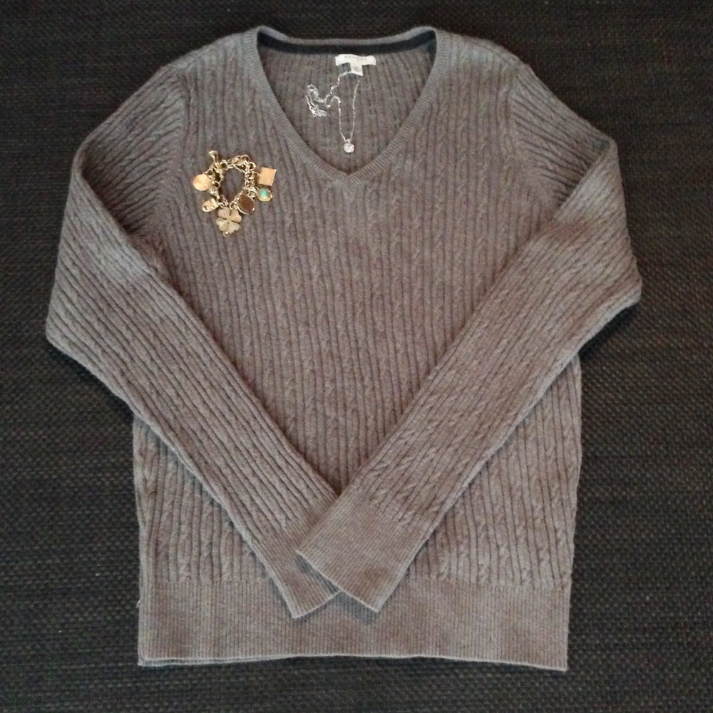 ❤️SONOMA Sweater. Size Medium Grayish Brown. So Fab!